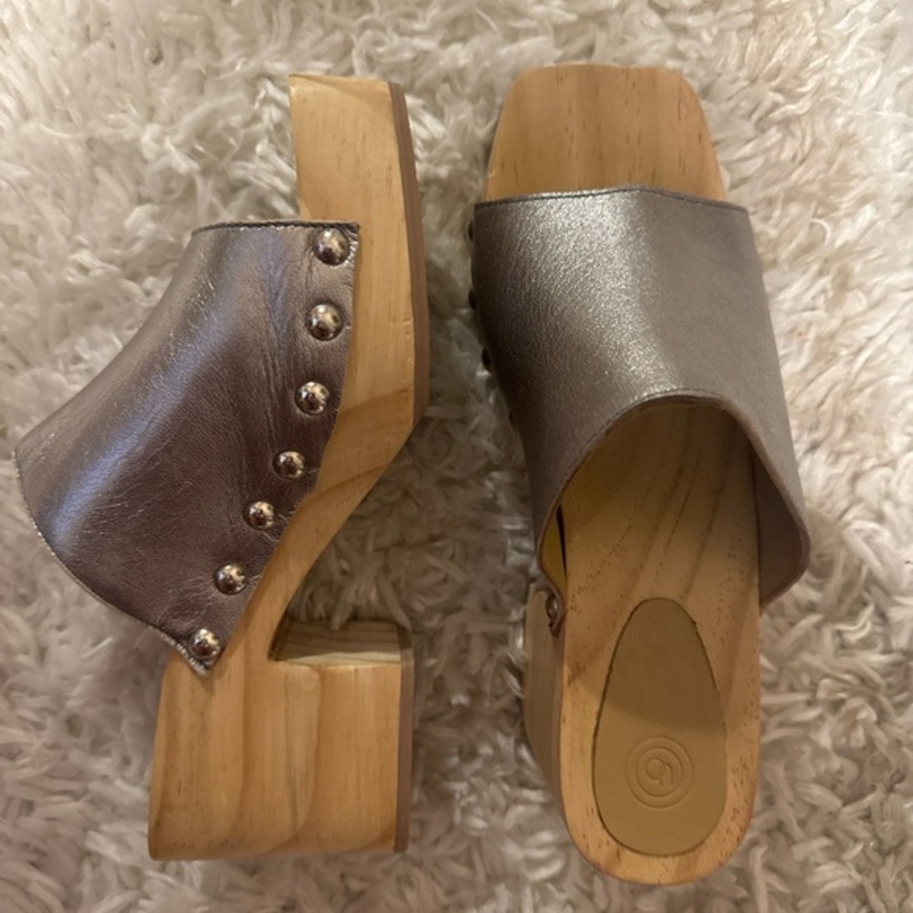 NWOT urban outfitters silver/ wood mules